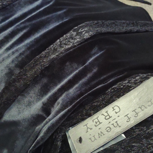 Beautiful Top - Picture 8 of 8